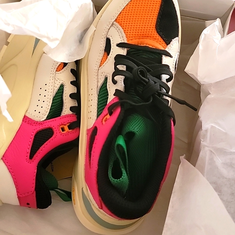 Sneakers 👟 - Picture 4 of 5
